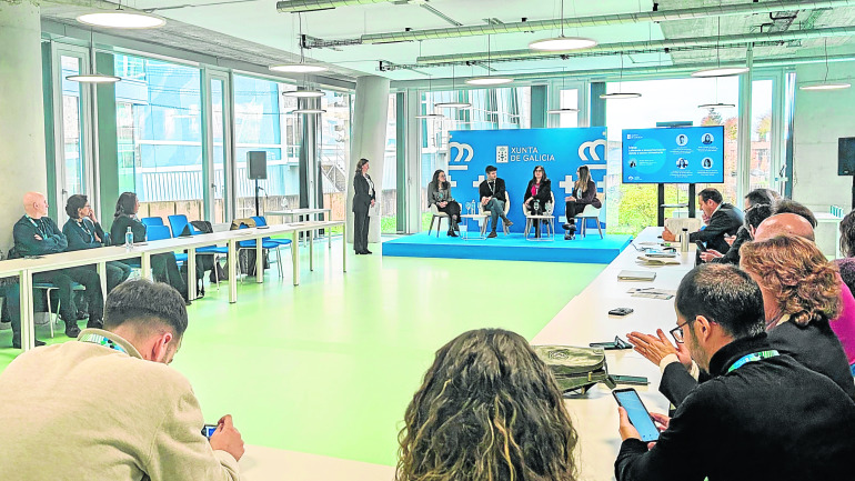 Representantes do sector alimentario asisten a unha das mesas redondas do programa Proalis-Carbon