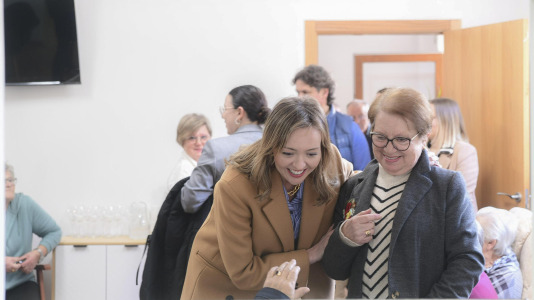 Imagen de archivo de una visita de Fabiola García a la Casa do Maior de Cariño